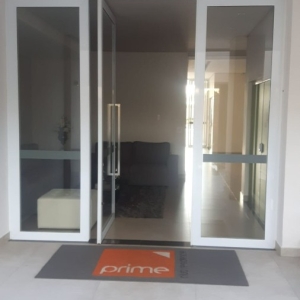Portas em Esquadrias de Alumínio