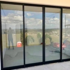 Portas em Esquadrias de Alumínio
